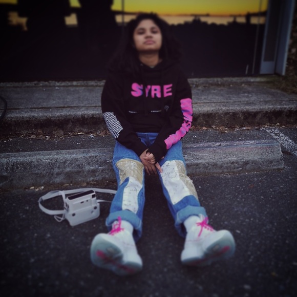 Meet your Posher, Alison - Picture 1 of 1